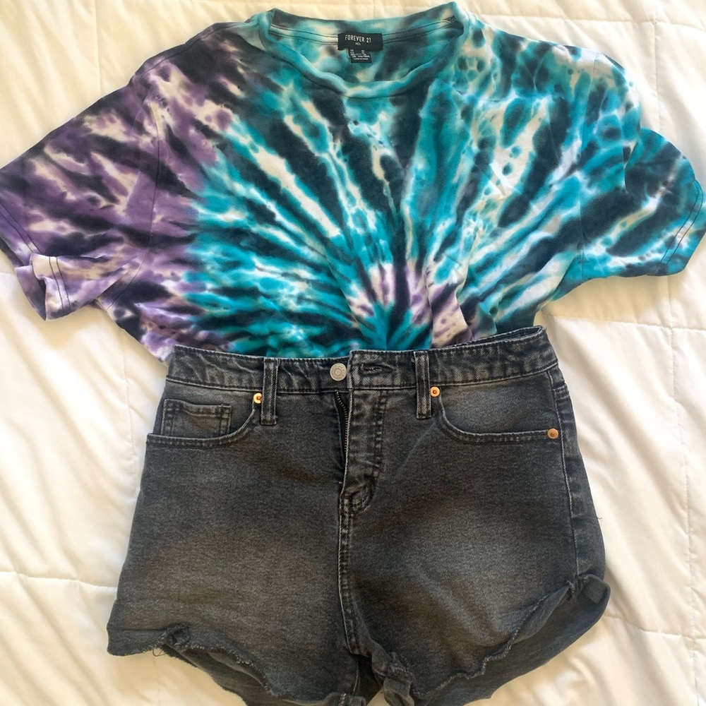 BLACK HIGH WAISTED SHORTS